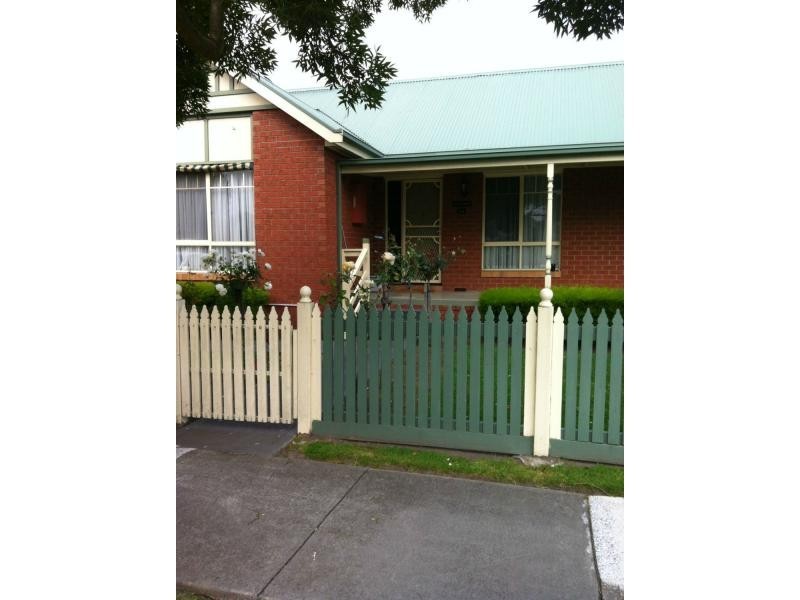 2a Charles Street, Koo Wee Rup VIC 3981