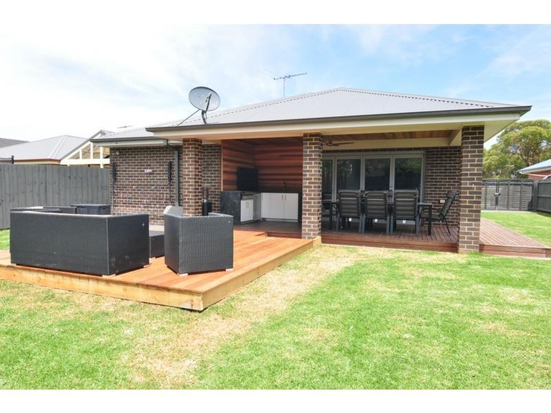 19 Charles Street, Koo Wee Rup VIC 3981