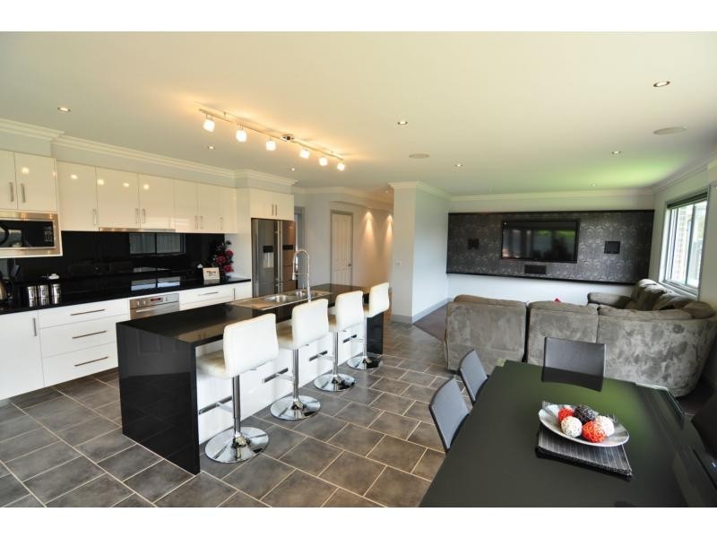 19 Charles Street, Koo Wee Rup VIC 3981