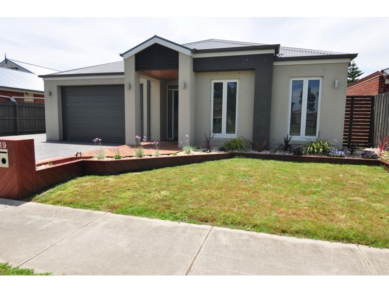 19 Charles Street, Koo Wee Rup VIC 3981