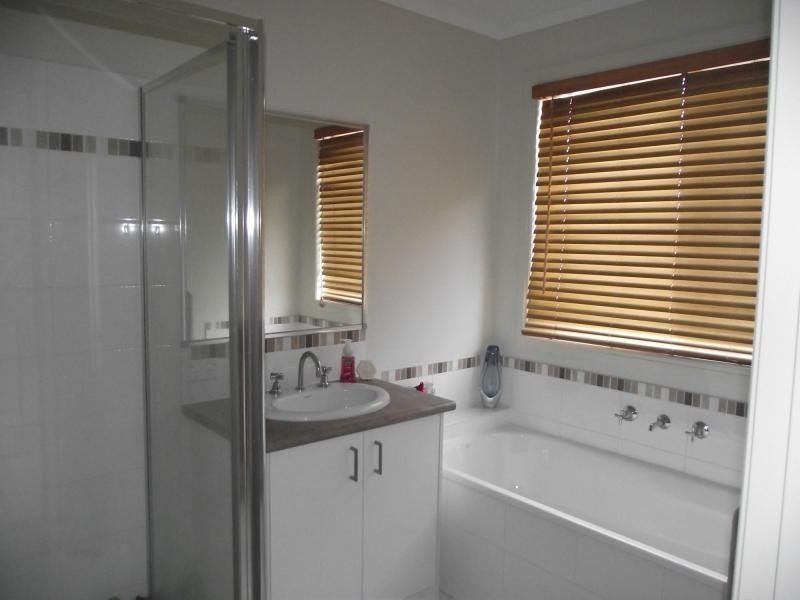 6 Bollen Way, Koo Wee Rup VIC 3981