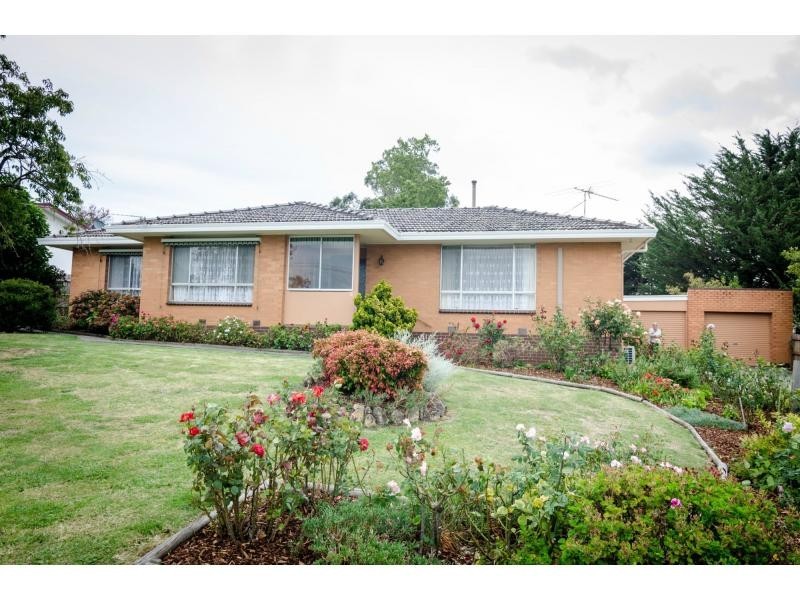 18 Clarence Street, Loch VIC 3945