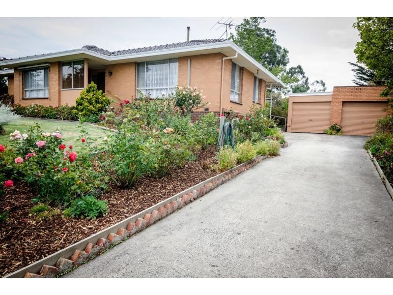 18 Clarence Street, Loch VIC 3945