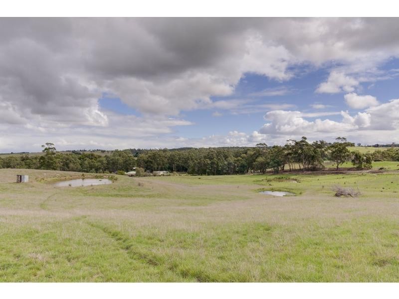 285 Henrys Road, Loch VIC 3945