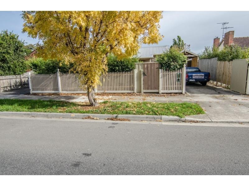 18 Sybella Avenue, Koo Wee Rup VIC 3981