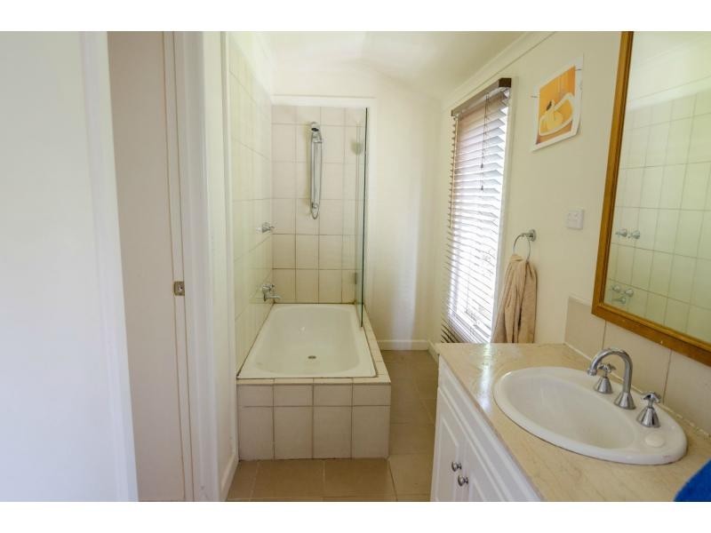 18 Sybella Avenue, Koo Wee Rup VIC 3981