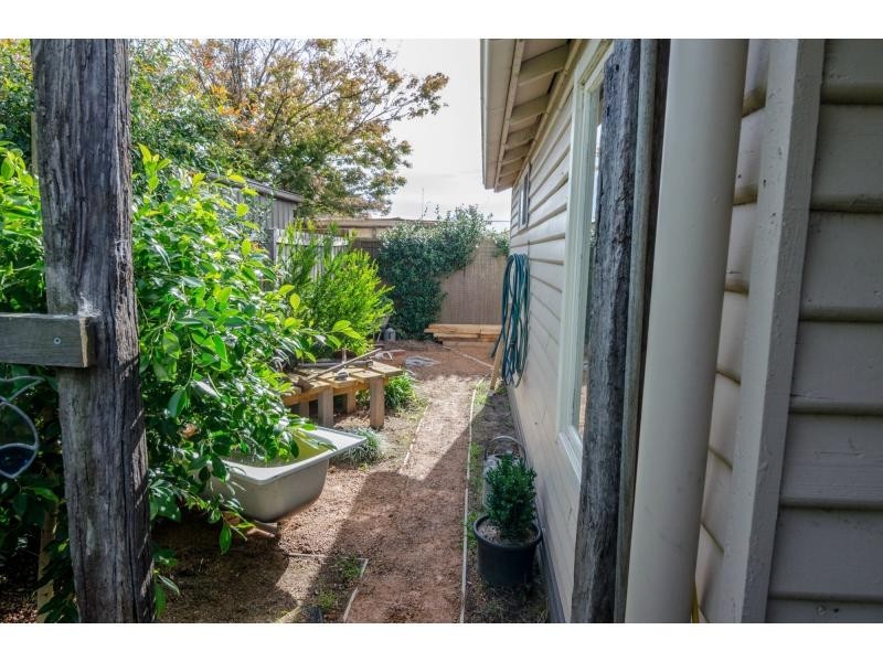 18 Sybella Avenue, Koo Wee Rup VIC 3981