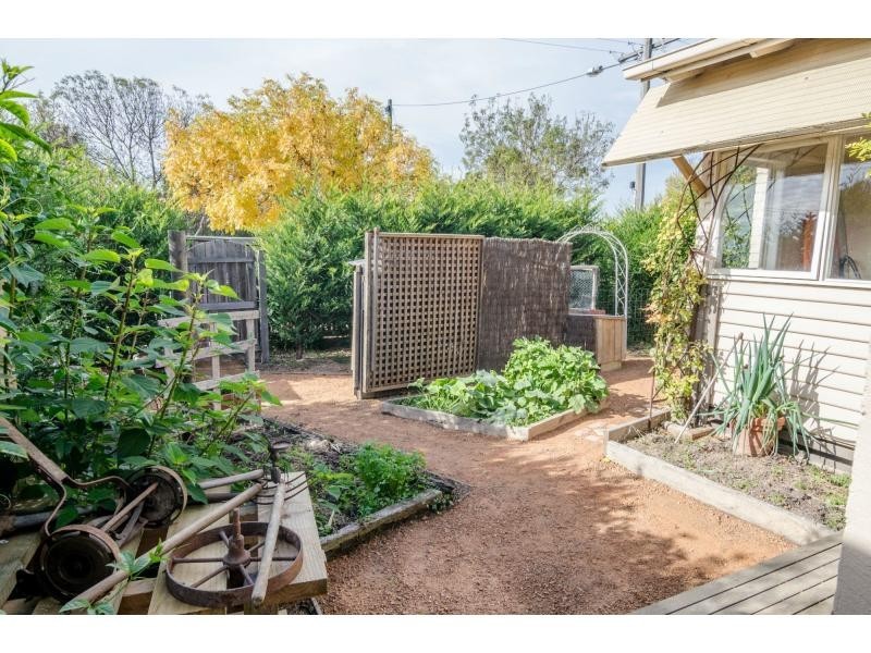 18 Sybella Avenue, Koo Wee Rup VIC 3981