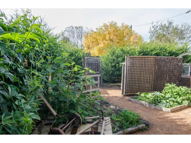 18 Sybella Avenue, Koo Wee Rup VIC 3981