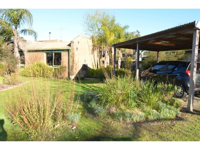 1 Roseberry Street, Lang Lang VIC 3984