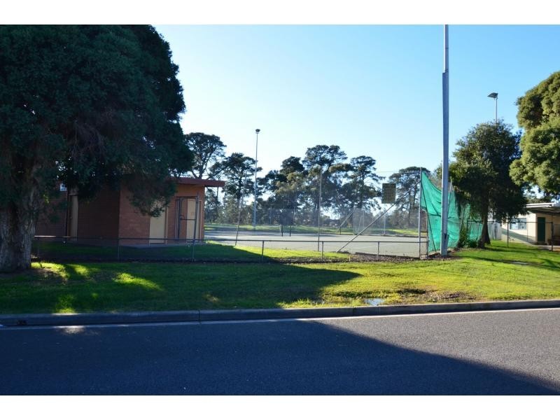 1 Roseberry Street, Lang Lang VIC 3984