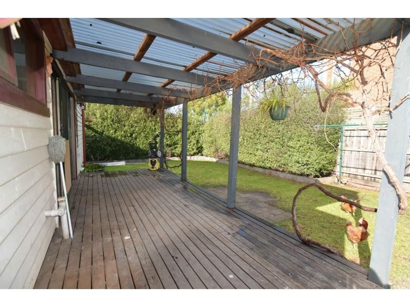 6 Alexandra Avenue, Koo Wee Rup VIC 3981