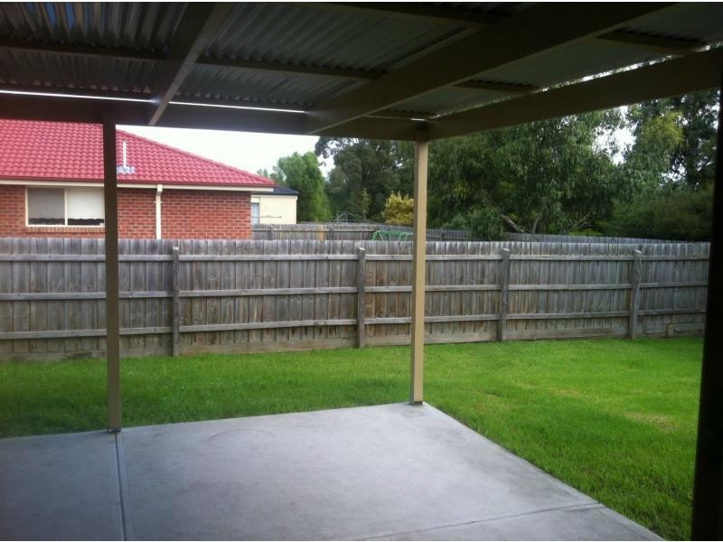 3/8a Henry Street, Koo Wee Rup VIC 3981