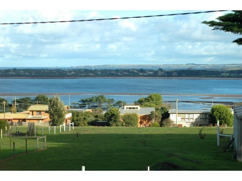 8 Panorama Drive, San Remo VIC 3925