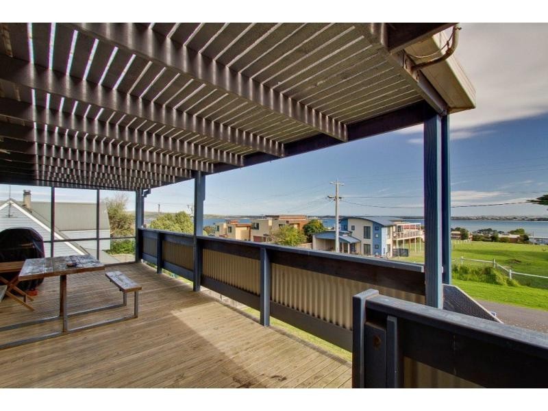 8 Panorama Drive, San Remo VIC 3925
