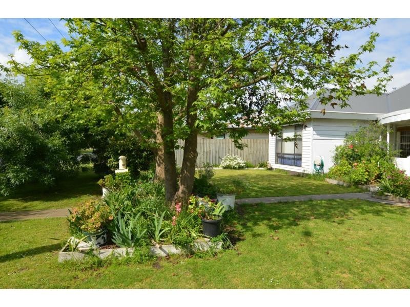 2 Carnarvon Street, Lang Lang VIC 3984