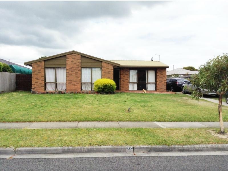25 Kingston Avenue, Pakenham VIC 3810