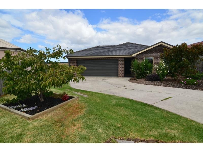 10 Cullen Drive, Lang Lang VIC 3984