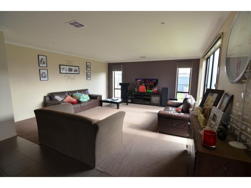 40 Bailey Boulevard, Koo Wee Rup VIC 3981