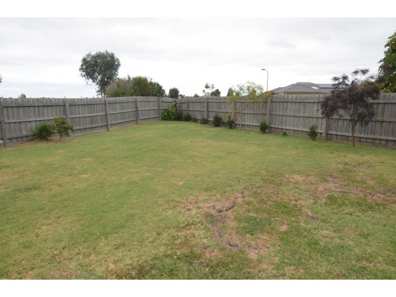 2 Bellairs Place, Koo Wee Rup VIC 3981