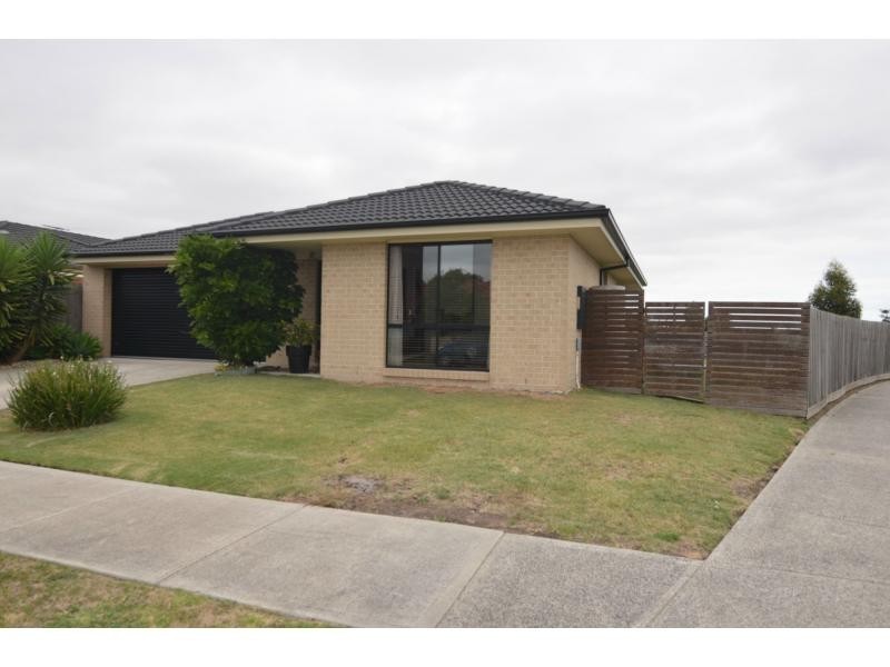 2 Bellairs Place, Koo Wee Rup VIC 3981