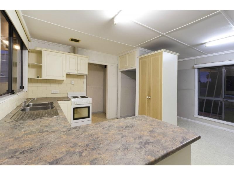 24 Henry Street, Koo Wee Rup VIC 3981