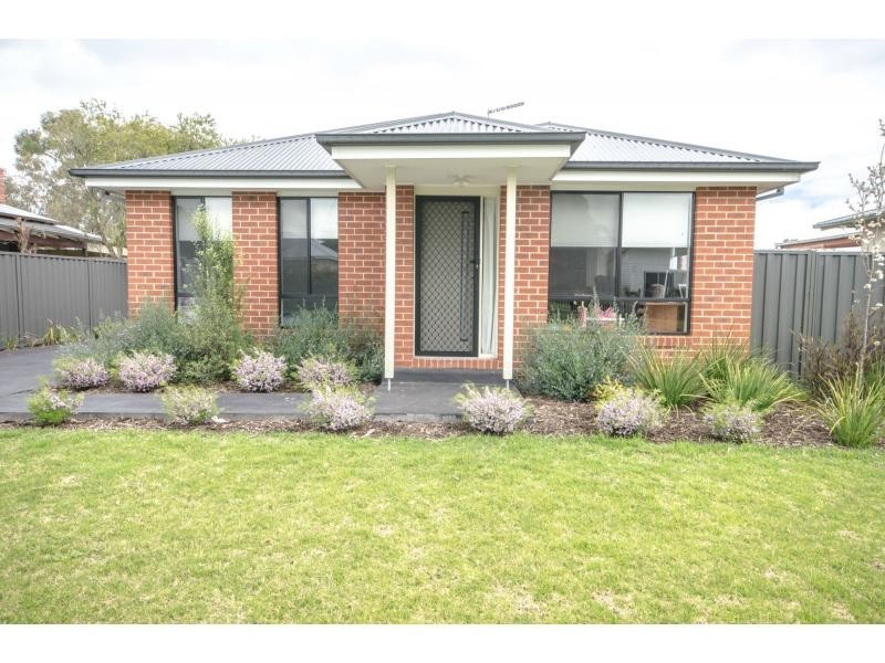 Unit 1 & 2/37 Henry Street, Koo Wee Rup VIC 3981