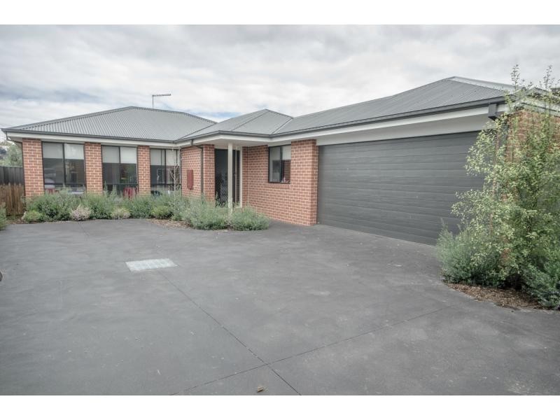 Unit 1 & 2/37 Henry Street, Koo Wee Rup VIC 3981