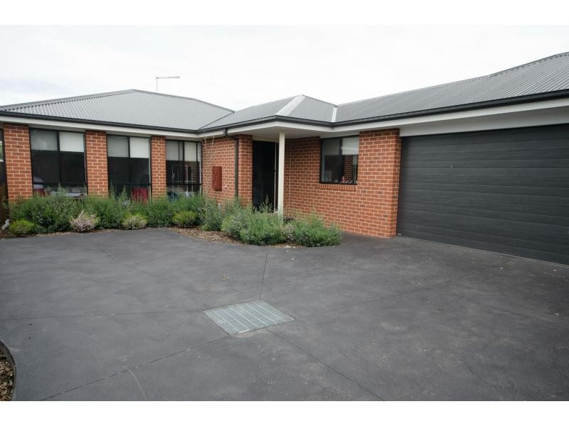 Unit 1 & 2/37 Henry Street, Koo Wee Rup VIC 3981