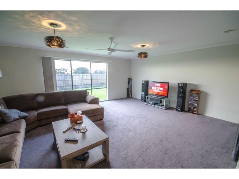 2 Cullen Drive, Lang Lang VIC 3984
