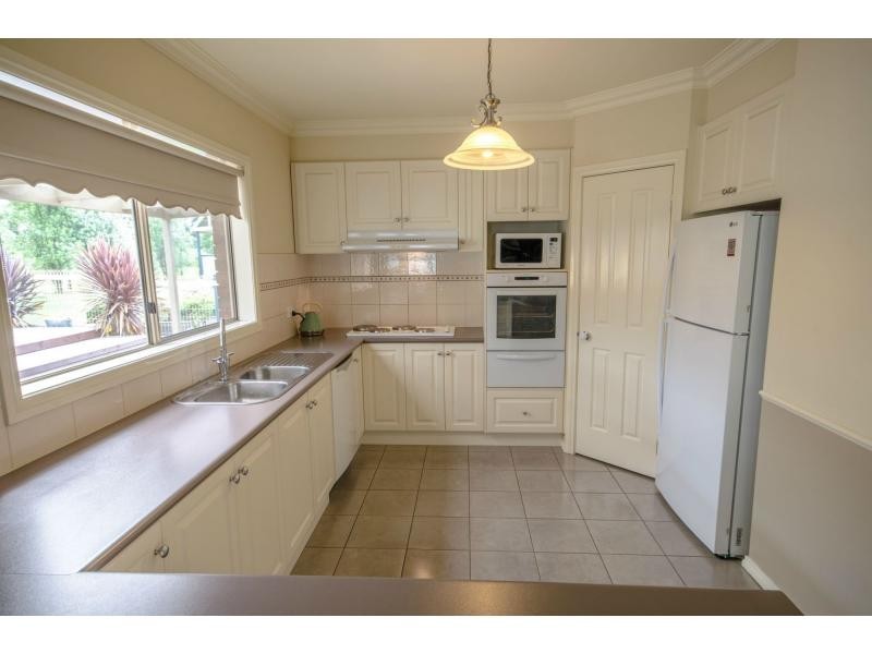 15 Hatchs Road, Nyora VIC 3987