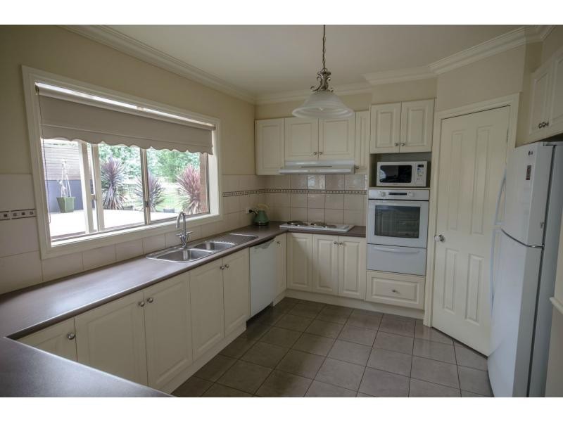 15 Hatchs Road, Nyora VIC 3987