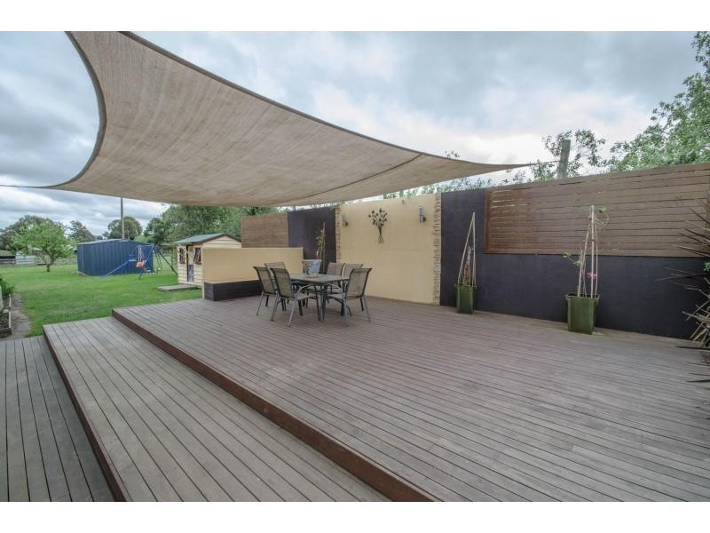 15 Hatchs Road, Nyora VIC 3987