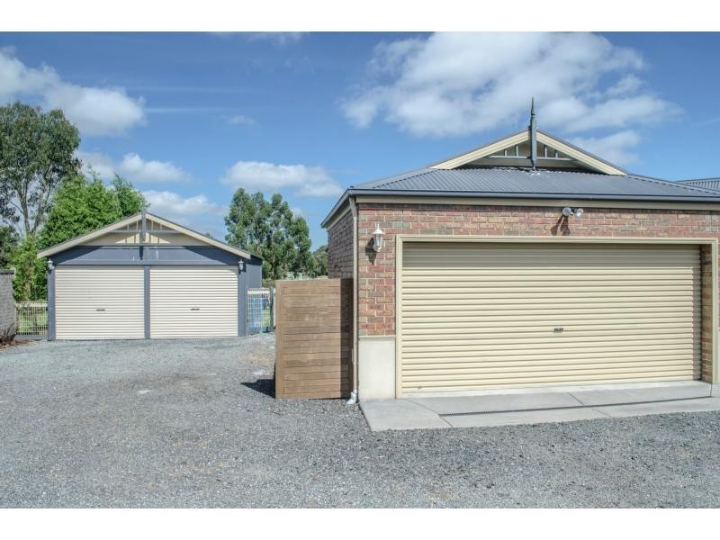 15 Hatchs Road, Nyora VIC 3987