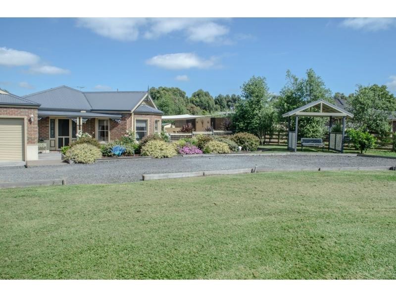 15 Hatchs Road, Nyora VIC 3987