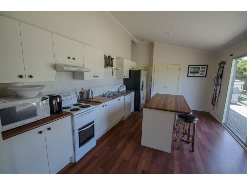 21 Follett Drive, Nyora VIC 3987