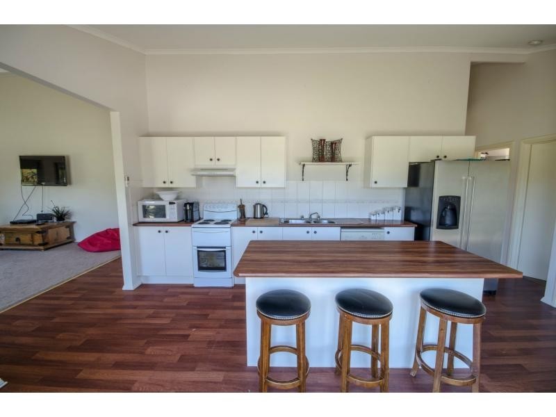 21 Follett Drive, Nyora VIC 3987