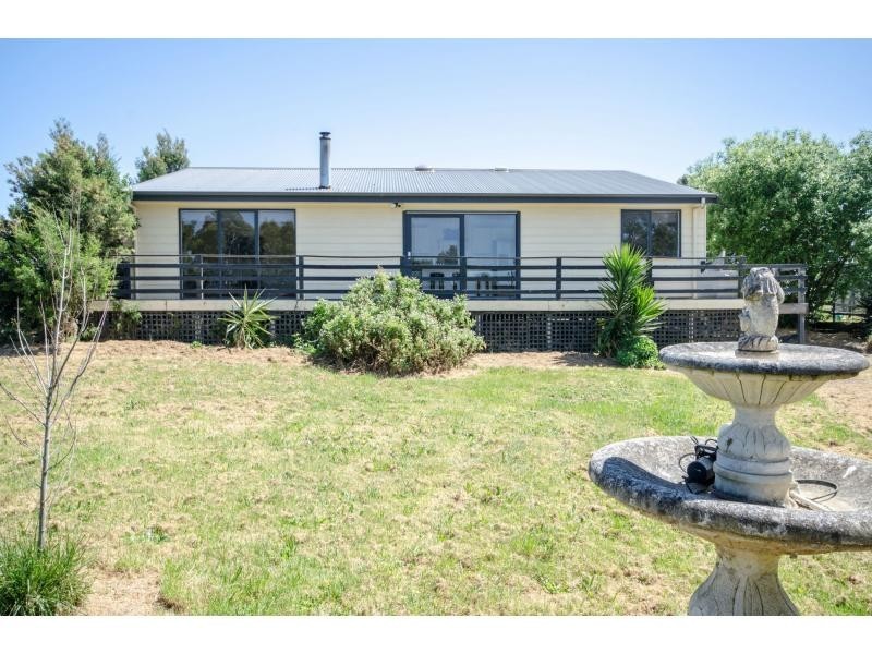 21 Follett Drive, Nyora VIC 3987