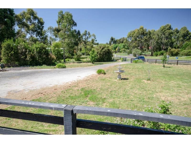 21 Follett Drive, Nyora VIC 3987