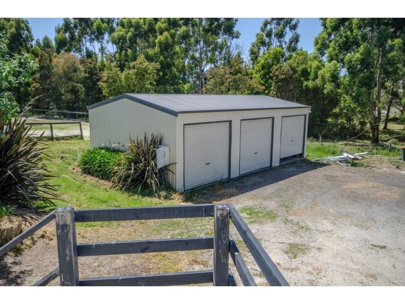 21 Follett Drive, Nyora VIC 3987