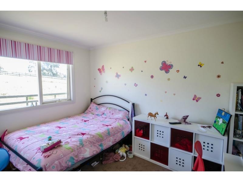 21 Follett Drive, Nyora VIC 3987
