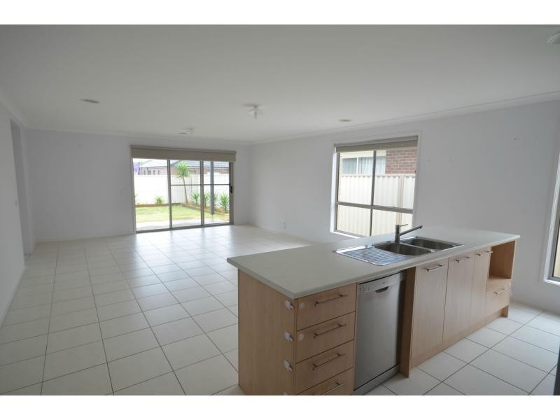 23 Warbler Street, Pakenham VIC 3810