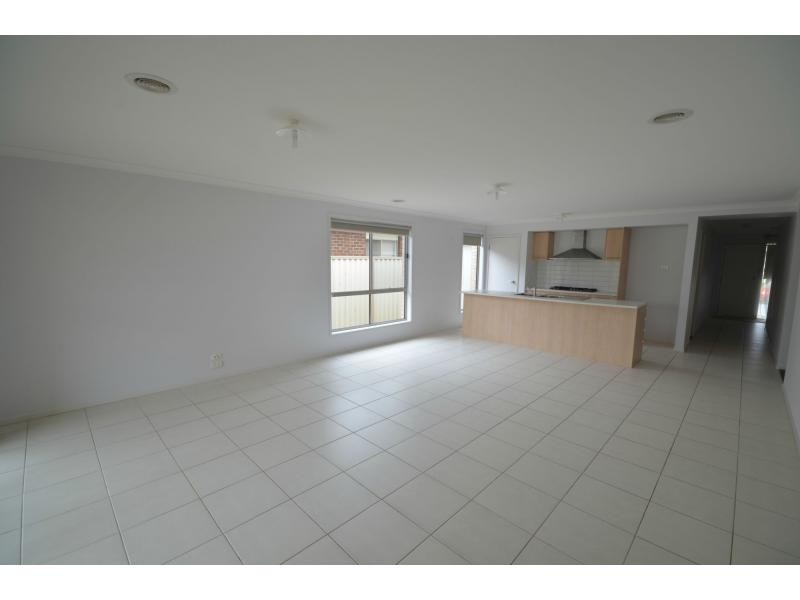 23 Warbler Street, Pakenham VIC 3810