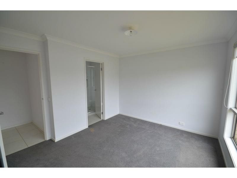 23 Warbler Street, Pakenham VIC 3810