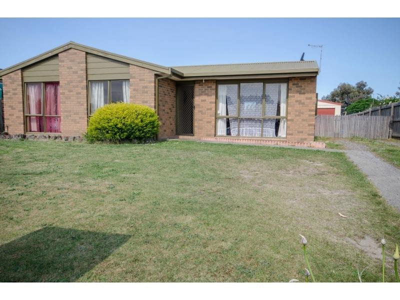 25 Kingston Avenue, Pakenham VIC 3810