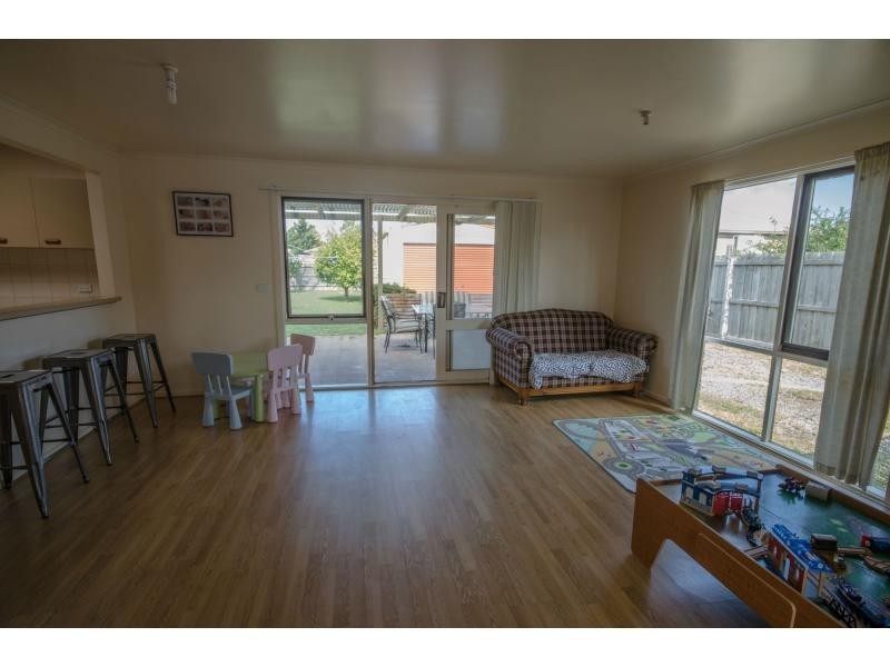 25 Kingston Avenue, Pakenham VIC 3810