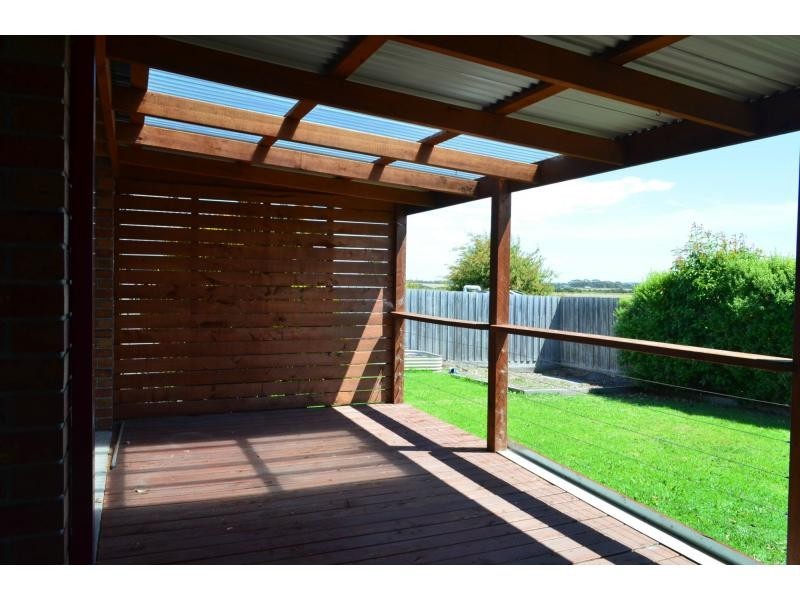 8 Cullen Drive, Lang Lang VIC 3984
