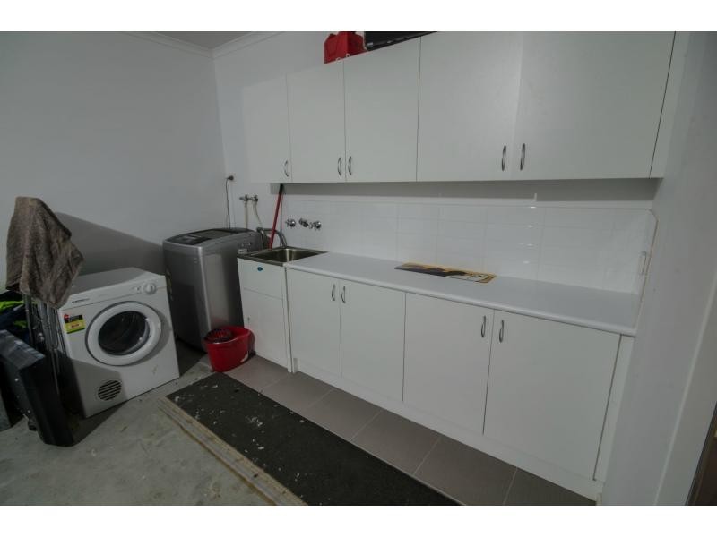 Unit 1/37 Henry Street, Koo Wee Rup VIC 3981