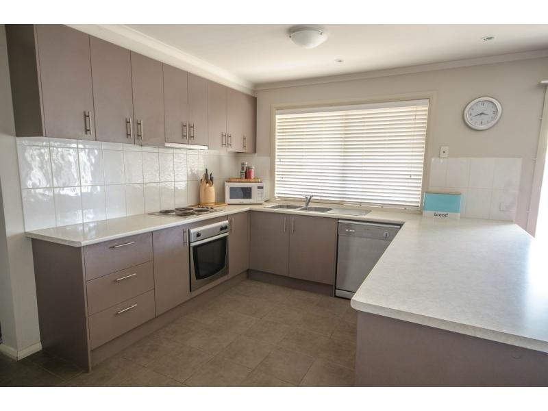 15 Blackfish Drive, Koo Wee Rup VIC 3981