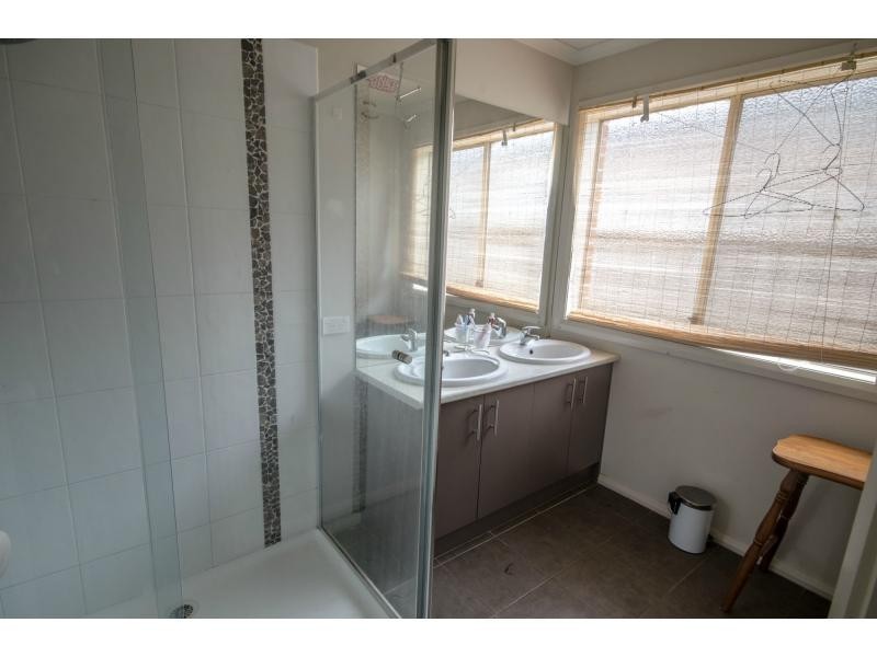 15 Blackfish Drive, Koo Wee Rup VIC 3981